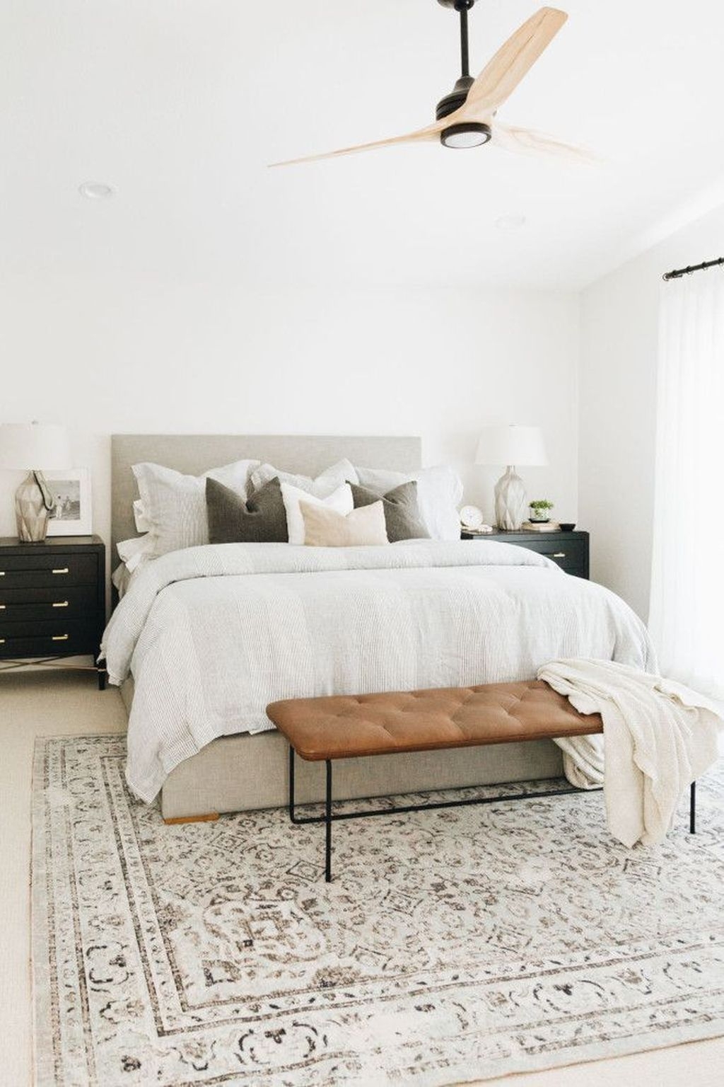 Fabulous White Bedroom Design In The Small Apartment 08 1