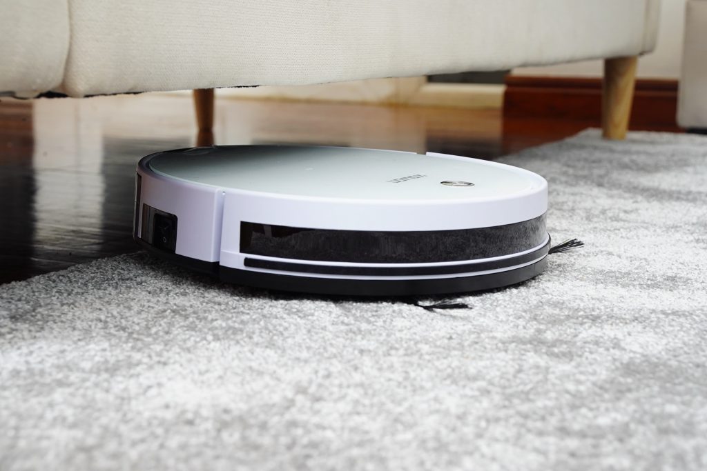 11 Best Vacuums for Laminate Floors 2021 2 kowon vn R3KYh1a3xfU unsplash