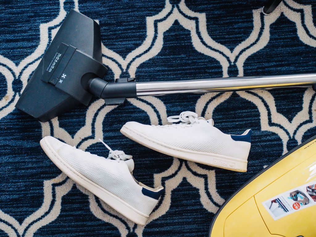 11 Best Vacuums for Laminate Floors 2021 1 the creative exchange uSFYHjmqPAE unsplash